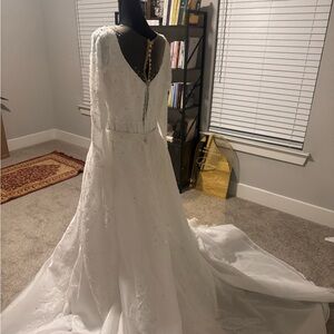 Elegant White Lace Wedding Dress